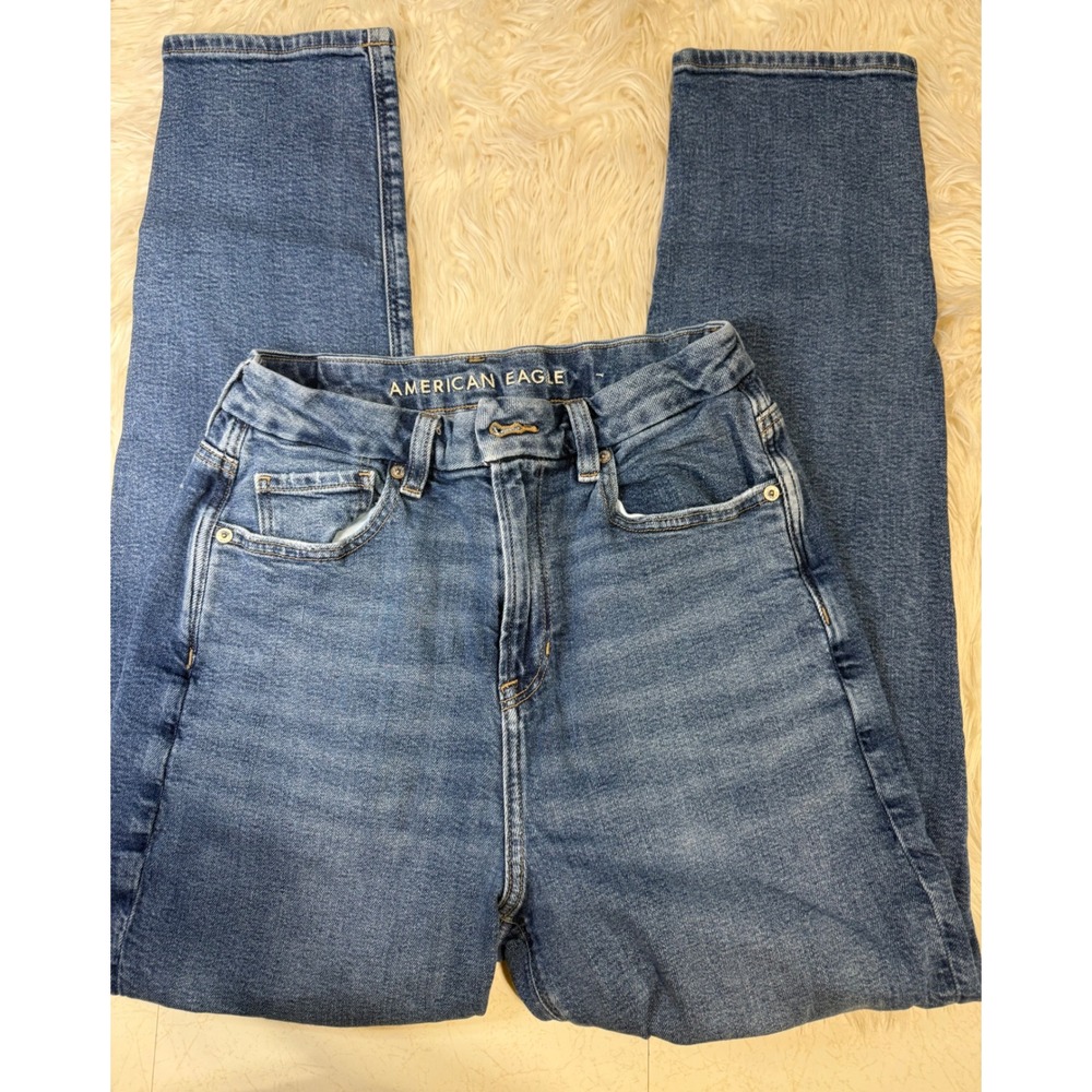 American Eagle Mom Jeans Womens 6 Medium Wash Blue High Waisted Distressed